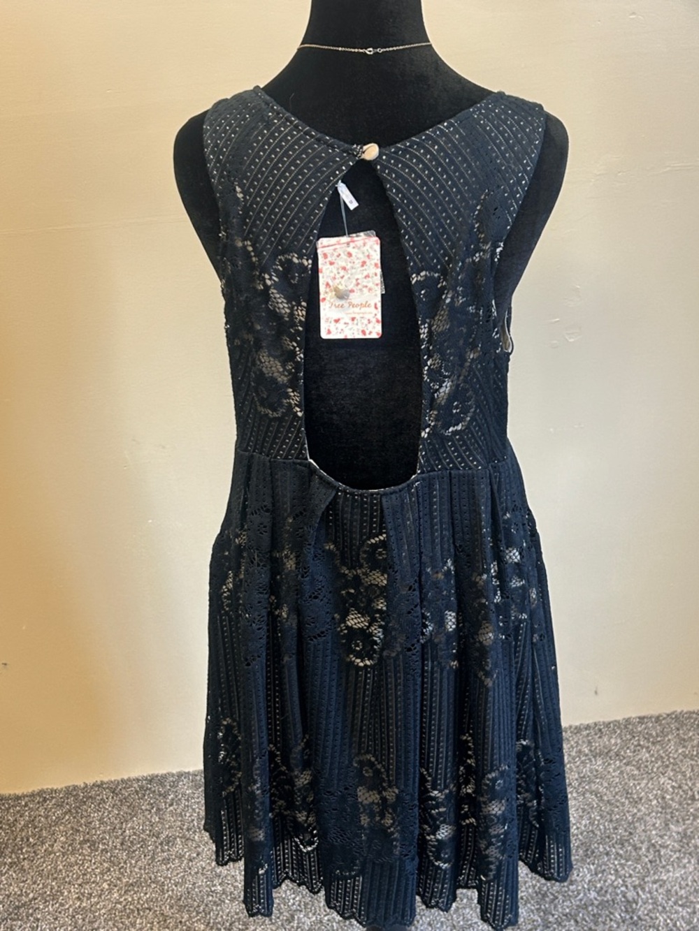 Free People Women’s Black Textured Lace Mini Dress Size 12 NWT - Picture 9 of 9